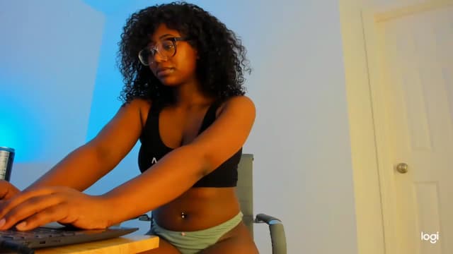 Gallery image thumbnail from Seven's myfreecams stream on, 02/03/2023, 04:49 image 10 of 20