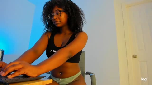 Gallery image thumbnail from Seven's myfreecams stream on, 02/03/2023, 04:49 image 11 of 20