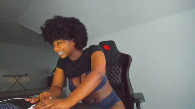 Gallery image thumbnail from Seven's myfreecams stream on, 02/07/2023, 24:12 image 6 of 20