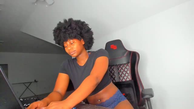 Gallery image thumbnail from Seven's myfreecams stream on, 02/07/2023, 24:12 image 15 of 20