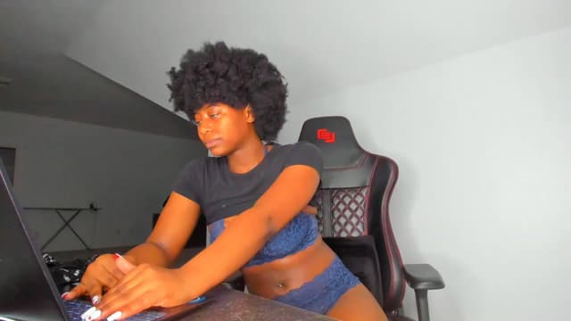 Gallery image thumbnail from Seven's myfreecams stream on, 02/07/2023, 24:12 image 16 of 20