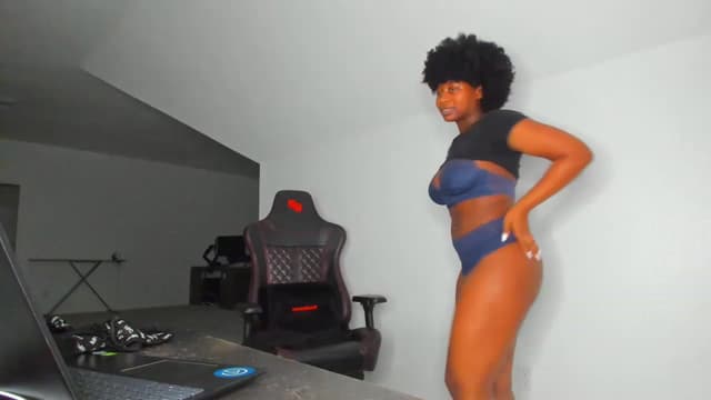 Gallery image thumbnail from Seven's myfreecams stream on, 02/07/2023, 24:12 image 18 of 20