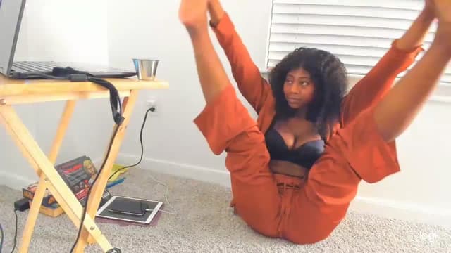 Gallery image thumbnail from Seven's myfreecams stream on, 12/19/2023, 04:01 image 16 of 20