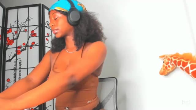 Gallery image thumbnail from Seven's myfreecams stream on, 04/07/2024, 01:49 image 1 of 20