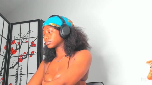 Gallery image thumbnail from Seven's myfreecams stream on, 04/07/2024, 01:49 image 17 of 20