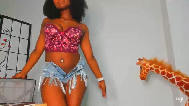 Gallery image thumbnail from Seven's myfreecams stream on, 05/19/2024, 24:46 image 8 of 20
