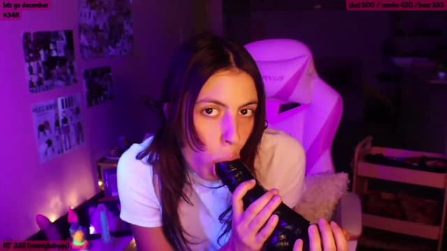 Gallery image thumbnail from SeySo's myfreecams stream on, 12/03/2022, 04:00 image 10 of 20
