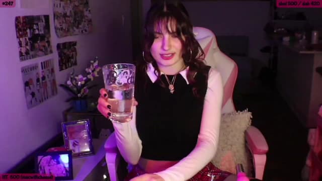 Gallery image thumbnail from SeySo's myfreecams stream on, 01/22/2023, 04:14 image 17 of 20