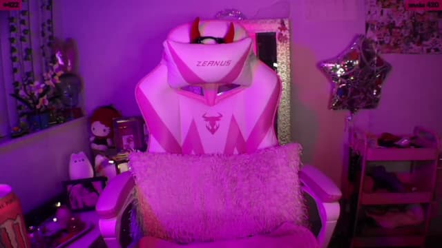Gallery image thumbnail from SeySo's myfreecams stream on, 04/01/2023, 05:28 image 18 of 20