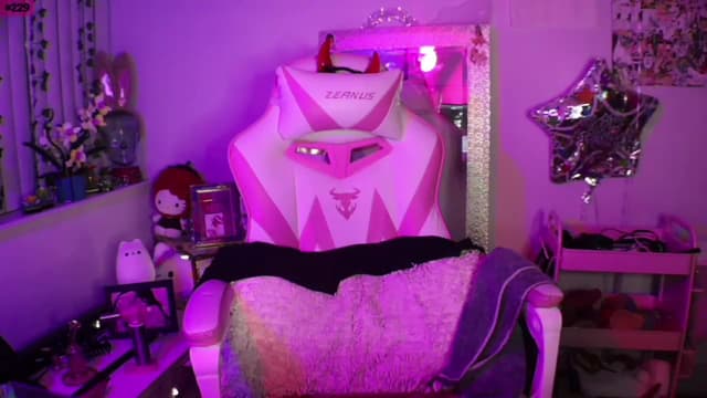 Gallery image thumbnail from SeySo's myfreecams stream on, 04/04/2023, 05:26 image 11 of 20