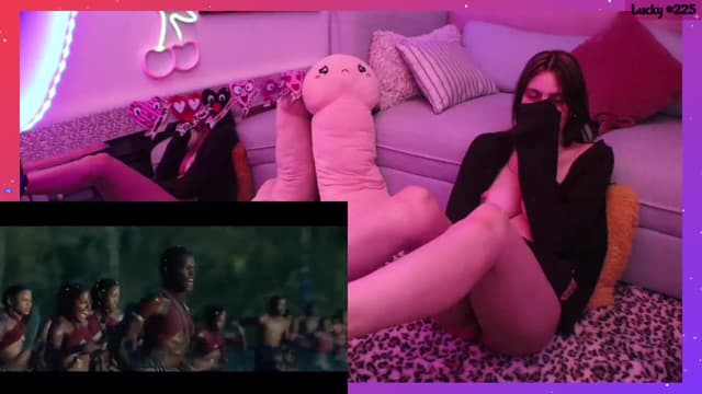 Gallery image thumbnail from Seynt's myfreecams stream on, 03/06/2024, 11:35 image 11 of 20
