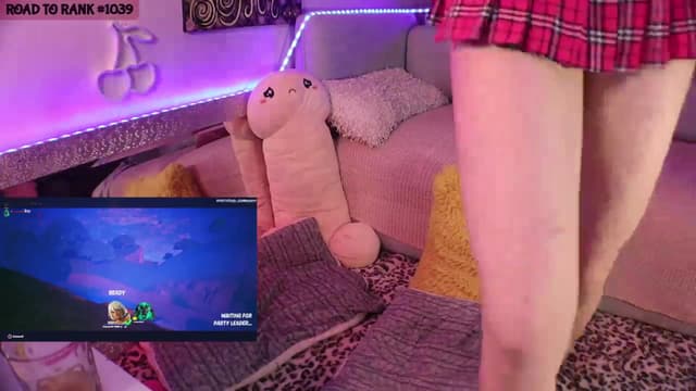 Gallery image thumbnail from Seynt's myfreecams stream on, 04/15/2024, 01:32 image 19 of 20
