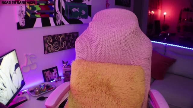 Gallery image thumbnail from Seynt's myfreecams stream on, 04/22/2024, 05:01 image 18 of 20