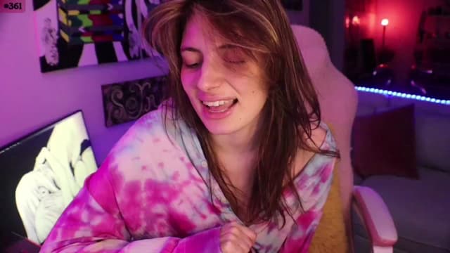 Gallery image thumbnail from Seynt's myfreecams stream on, 05/08/2024, 04:16 image 16 of 20