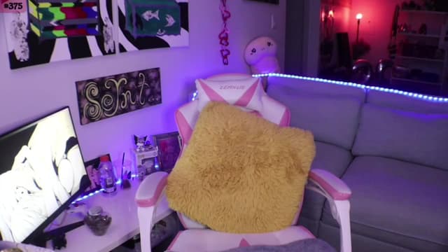 Gallery image thumbnail from Seynt's myfreecams stream on, 05/20/2024, 04:16 image 3 of 20