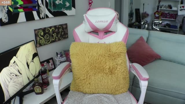 Gallery image thumbnail from Seynt's myfreecams stream on, 06/01/2024, 21:31 image 16 of 20