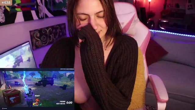 Gallery image thumbnail from Seynt's myfreecams stream on, 06/03/2024, 01:52 image 8 of 20
