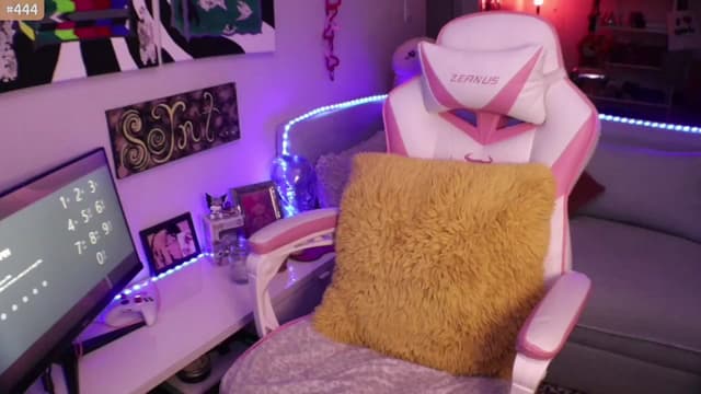 Gallery image thumbnail from Seynt's myfreecams stream on, 06/03/2024, 01:52 image 7 of 20