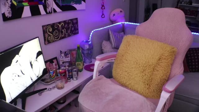 Gallery image thumbnail from Seynt's myfreecams stream on, 06/18/2024, 24:04 image 20 of 20