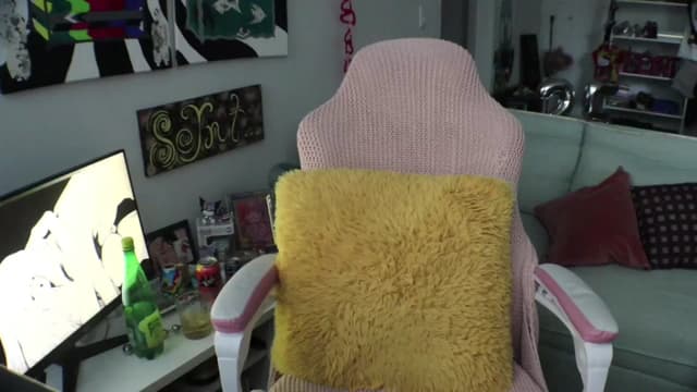 Gallery image thumbnail from Seynt's myfreecams stream on, 06/18/2024, 24:57 image 3 of 20