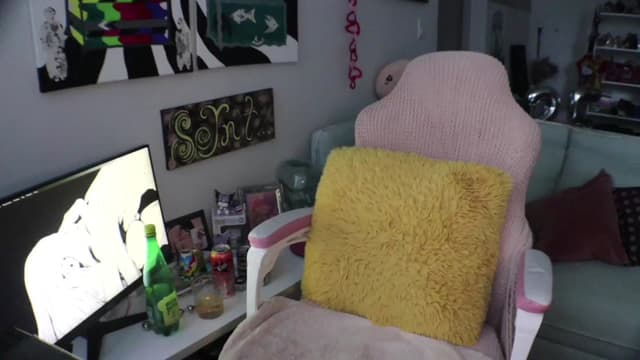 Gallery image thumbnail from Seynt's myfreecams stream on, 06/18/2024, 24:57 image 5 of 20