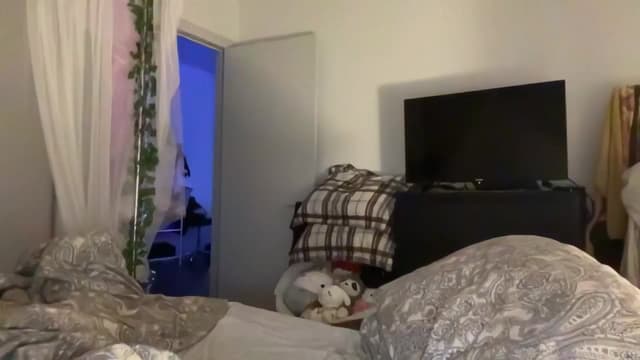 Gallery image thumbnail from Seynt's myfreecams stream on, 06/18/2024, 01:15 image 1 of 20