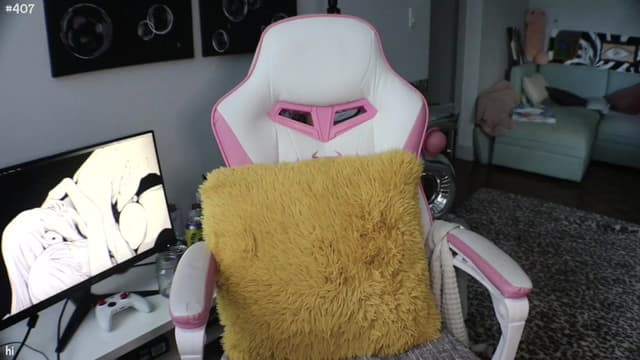 Gallery image thumbnail from Seynt's myfreecams stream on, 07/28/2024, 23:35 image 18 of 20
