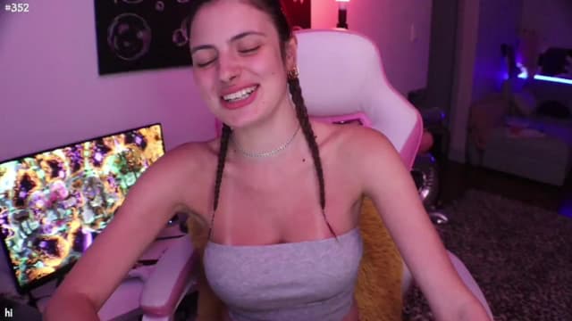Gallery image thumbnail from Seynt's myfreecams stream on, 07/31/2024, 01:48 image 2 of 20