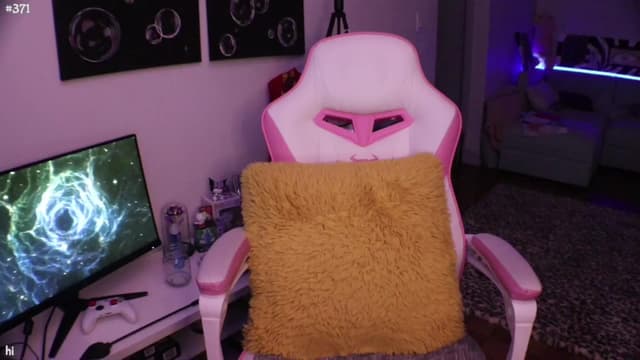 Gallery image thumbnail from Seynt's myfreecams stream on, 08/01/2024, 24:55 image 17 of 20