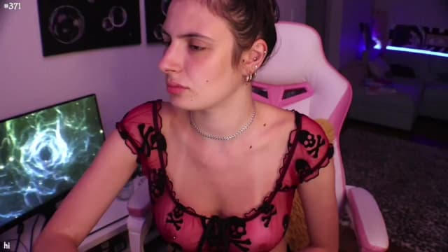 Gallery image thumbnail from Seynt's myfreecams stream on, 08/01/2024, 24:55 image 16 of 20
