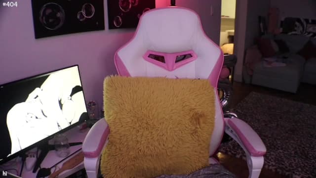 Gallery image thumbnail from Seynt's myfreecams stream on, 08/03/2024, 24:27 image 8 of 20