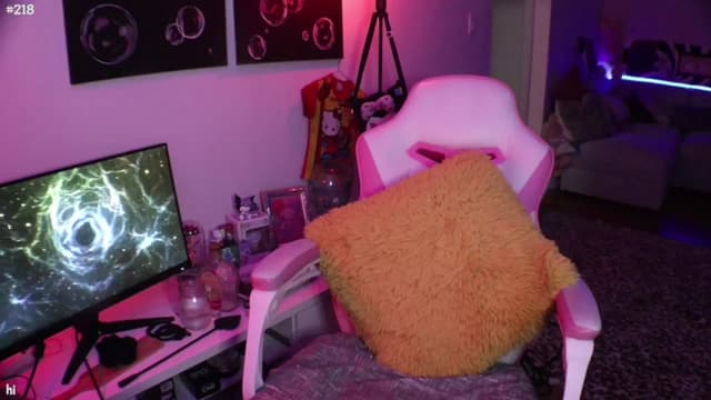 Gallery image thumbnail from Seynt's myfreecams stream on, 08/05/2024, 08:30 image 20 of 20