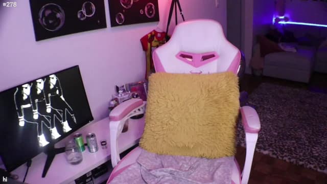 Gallery image thumbnail from Seynt's myfreecams stream on, 08/19/2024, 03:08 image 20 of 20