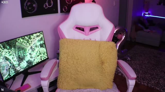 Gallery image thumbnail from Seynt's myfreecams stream on, 08/19/2024, 03:08 image 8 of 20