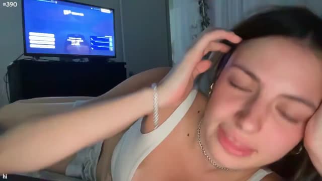 Gallery image thumbnail from Seynt's myfreecams stream on, 09/10/2024, 20:32 image 15 of 20