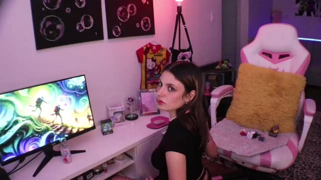 Gallery image thumbnail from Seynt's myfreecams stream on, 09/12/2024, 24:11 image 5 of 20