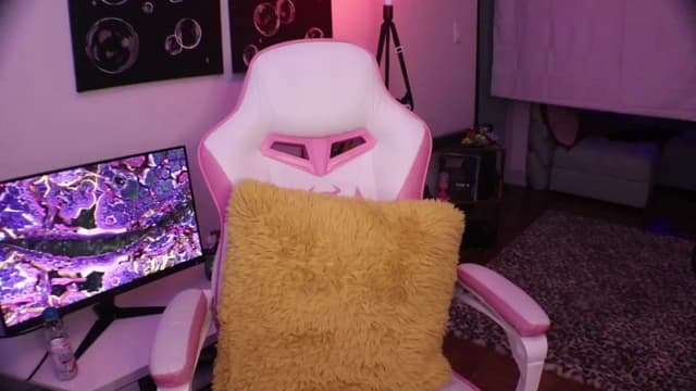 Gallery image thumbnail from Seynt's myfreecams stream on, 09/12/2024, 24:11 image 10 of 20