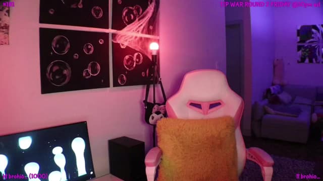Gallery image thumbnail from Seynt's myfreecams stream on, 10/09/2024, 02:39 image 20 of 20