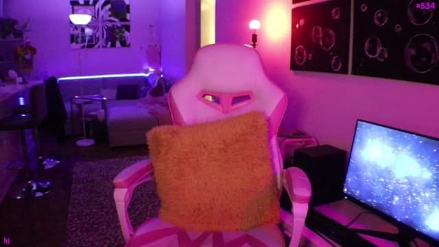 Gallery image thumbnail from Seynt's myfreecams stream on, 11/11/2024, 23:26 image 16 of 20
