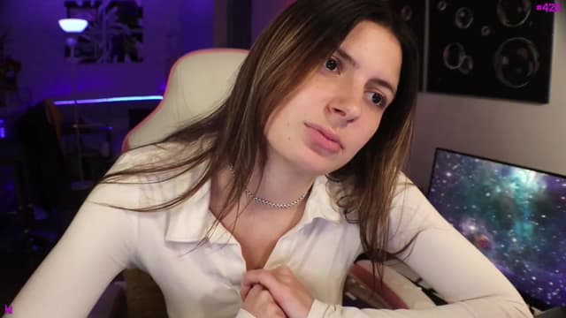 Gallery image thumbnail from Seynt's myfreecams stream on, 11/19/2024, 22:03 image 3 of 20