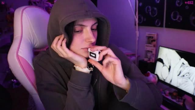 Gallery image thumbnail from Seynt's myfreecams stream on, 01/14/2025, 07:05 image 16 of 20