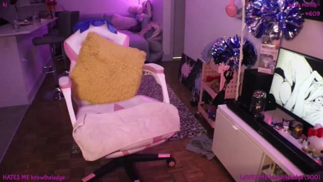 Gallery image thumbnail from Seynt's myfreecams stream on, 02/10/2025, 02:15 image 5 of 20