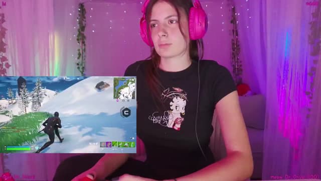 Gallery image thumbnail from Seynt's myfreecams stream on, 09/09/2025, 03:15 image 14 of 20