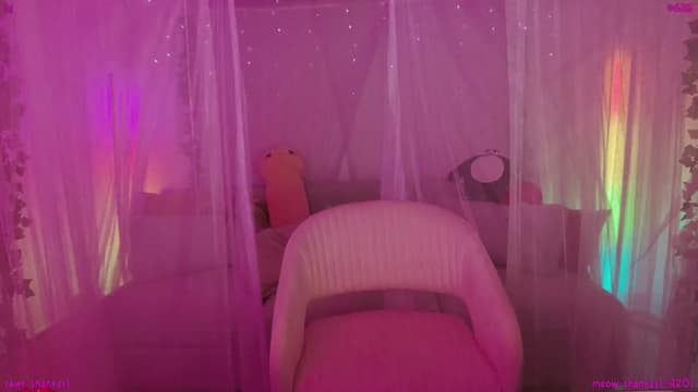 Gallery image thumbnail from Seynt's myfreecams stream on, 09/21/2025, 03:59 image 4 of 20