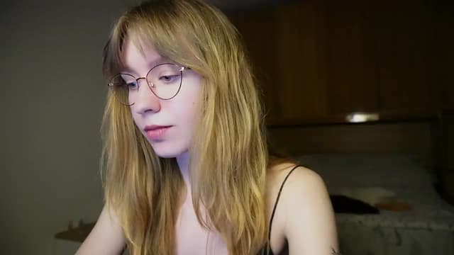 Gallery image thumbnail from Sia_A's myfreecams stream on, 05/14/2026, 24:03 image 18 of 20