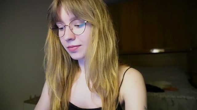 Gallery image thumbnail from Sia_A's myfreecams stream on, 05/14/2026, 24:03 image 15 of 20