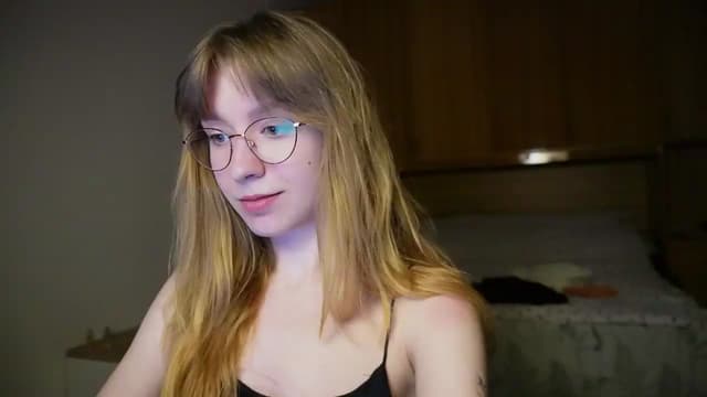 Gallery image thumbnail from Sia_A's myfreecams stream on, 05/14/2026, 24:03 image 3 of 20