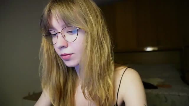 Gallery image thumbnail from Sia_A's myfreecams stream on, 05/14/2026, 24:03 image 17 of 20