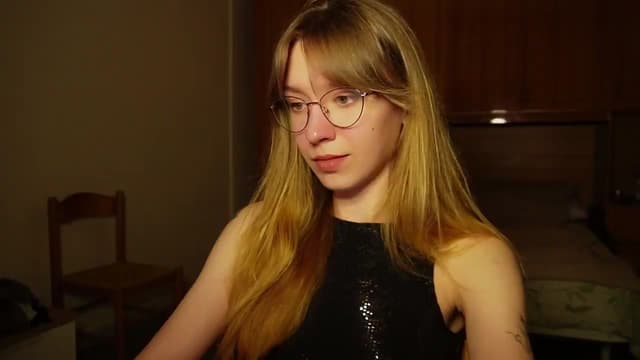 Gallery image thumbnail from Sia_A's myfreecams stream on, 06/30/2026, 22:37 image 7 of 20