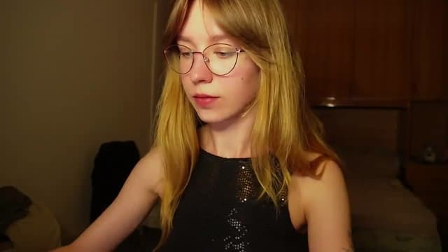 Gallery image thumbnail from Sia_A's myfreecams stream on, 07/06/2026, 22:16 image 11 of 20